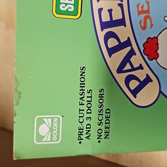 Sesame Street paper doll Golden book - Picture 5 of 14